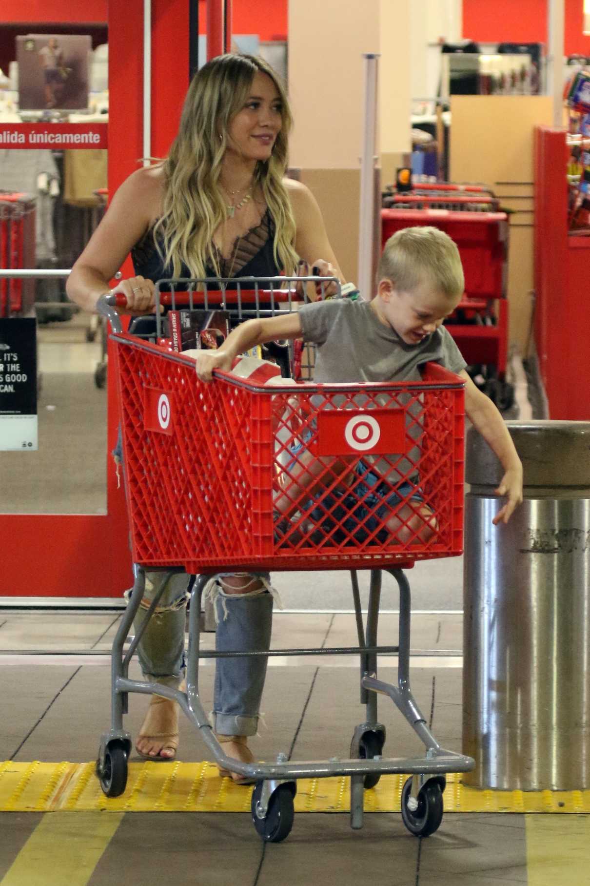 Hilary Duff Goes Shopping at Target in Los Angeles 07/14/2017-3