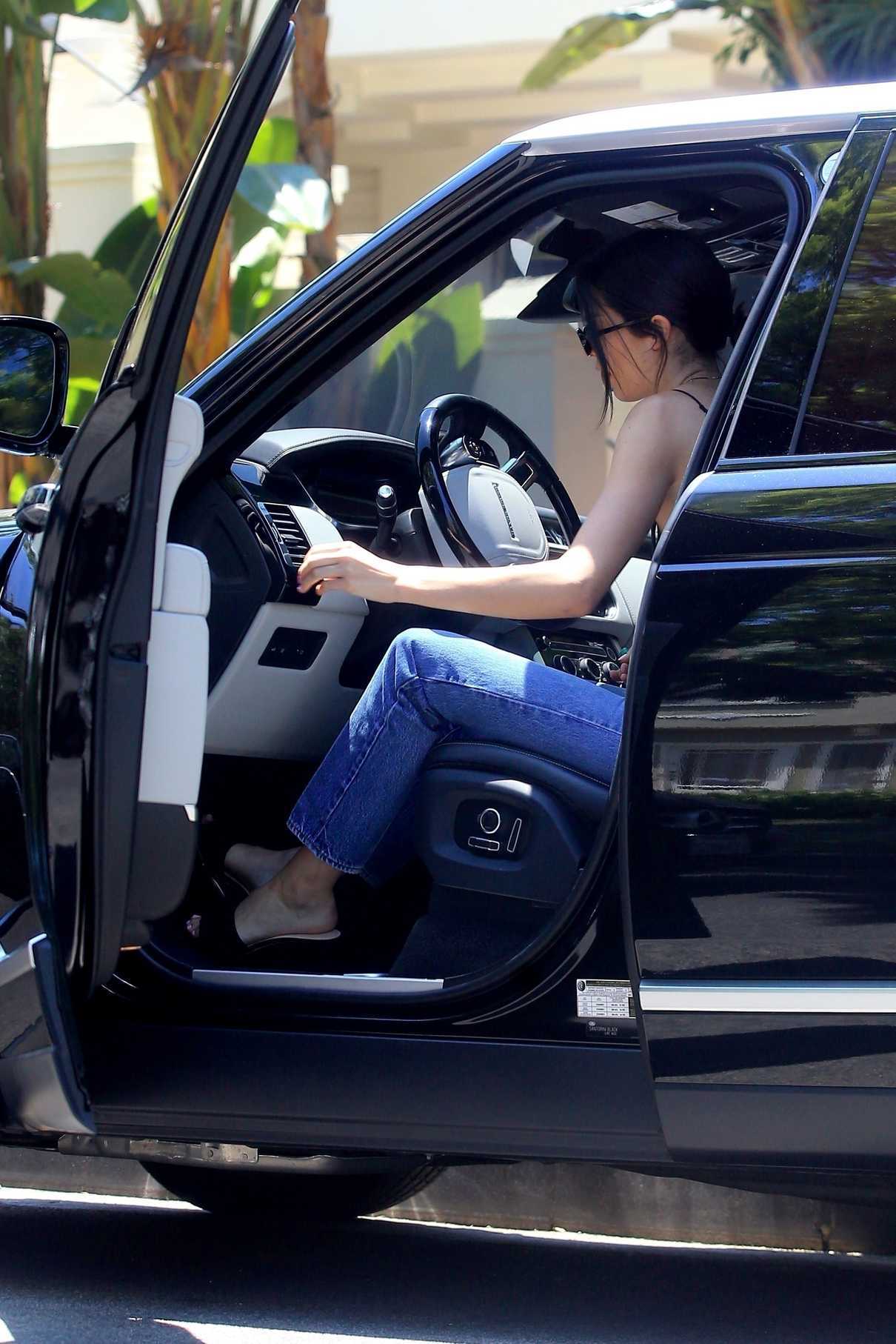 Kendall Jenner Visits a Friend in Beverly Hills 07/14/2017-5