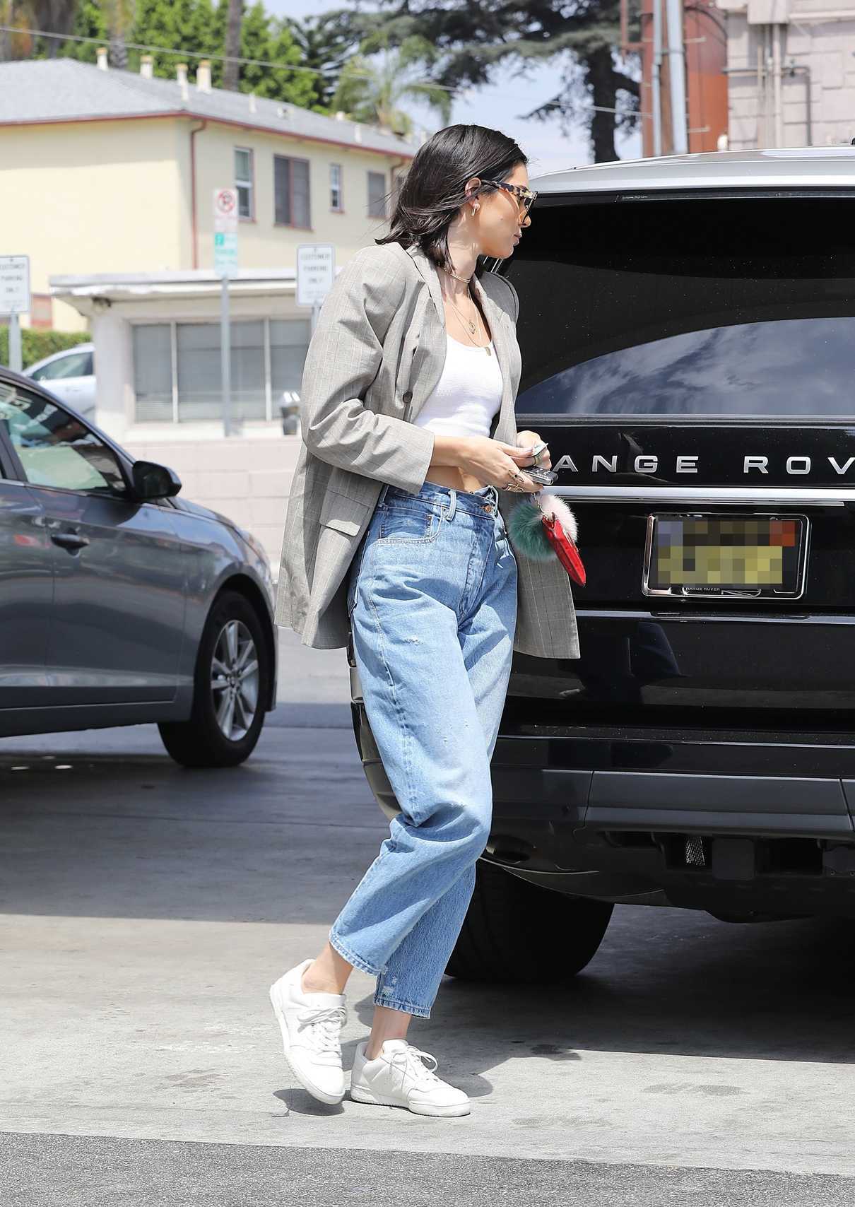 Kendall Jenner Was Seen at the Gas Station in Beverly Hills 07/15/2017-2