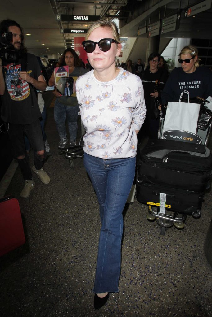 Kirsten Dunst Arrives at LAX Airport in Los Angeles 07/06/2017-1