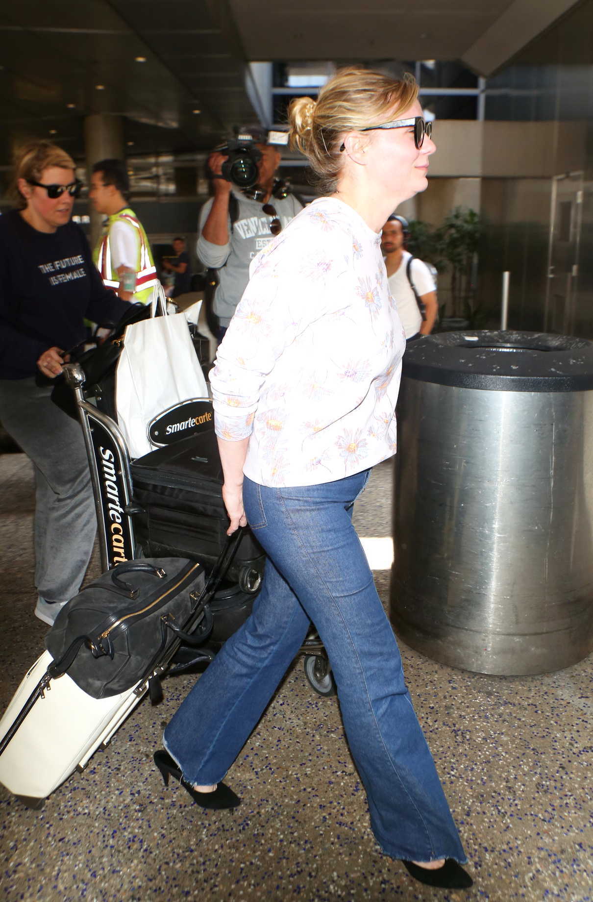 Kirsten Dunst Arrives at LAX Airport in Los Angeles 07/06/2017-4