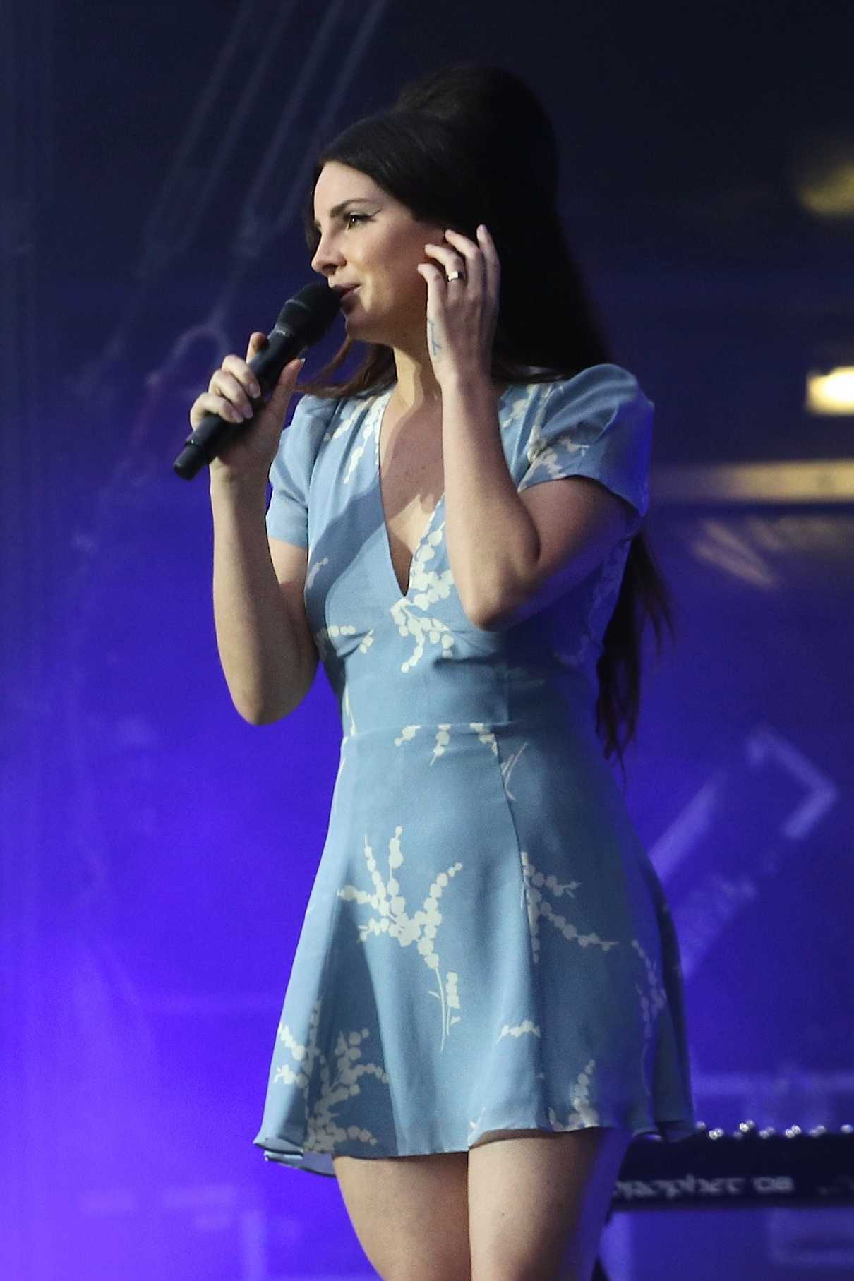 Lana Del Rey Performs at Lollapalooza in Paris 07/23/2017-3