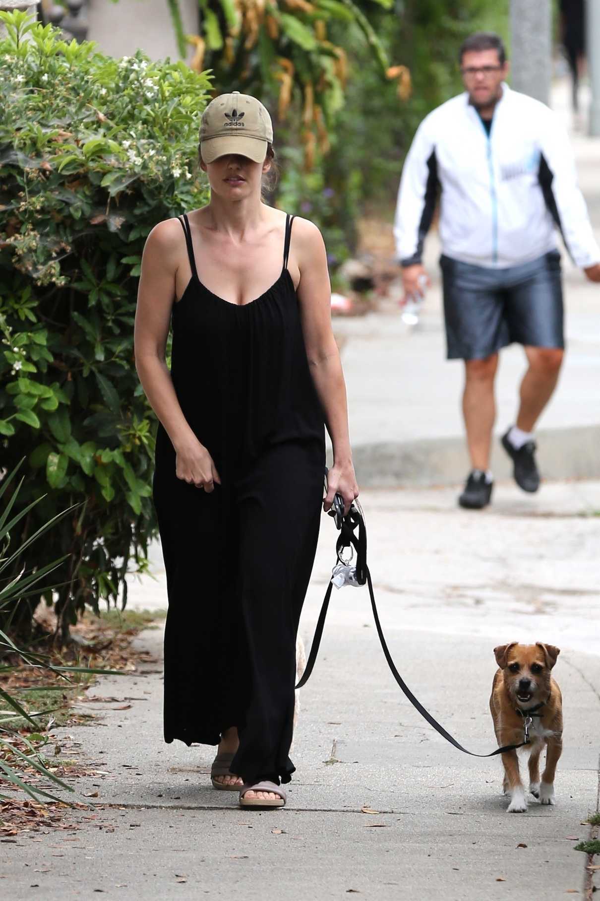 Minka Kelly Was Seen at a Dog Park in Los Angeles 07/25/2017-4