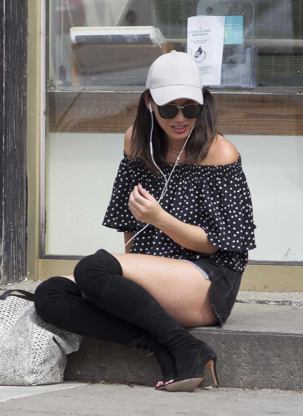 Olivia Munn Was Seen Out in Toronto 07/07/2017-4