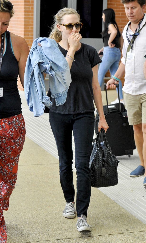 Amanda Seyfried Arrives at the Airport in Venice 08/30/2017-1