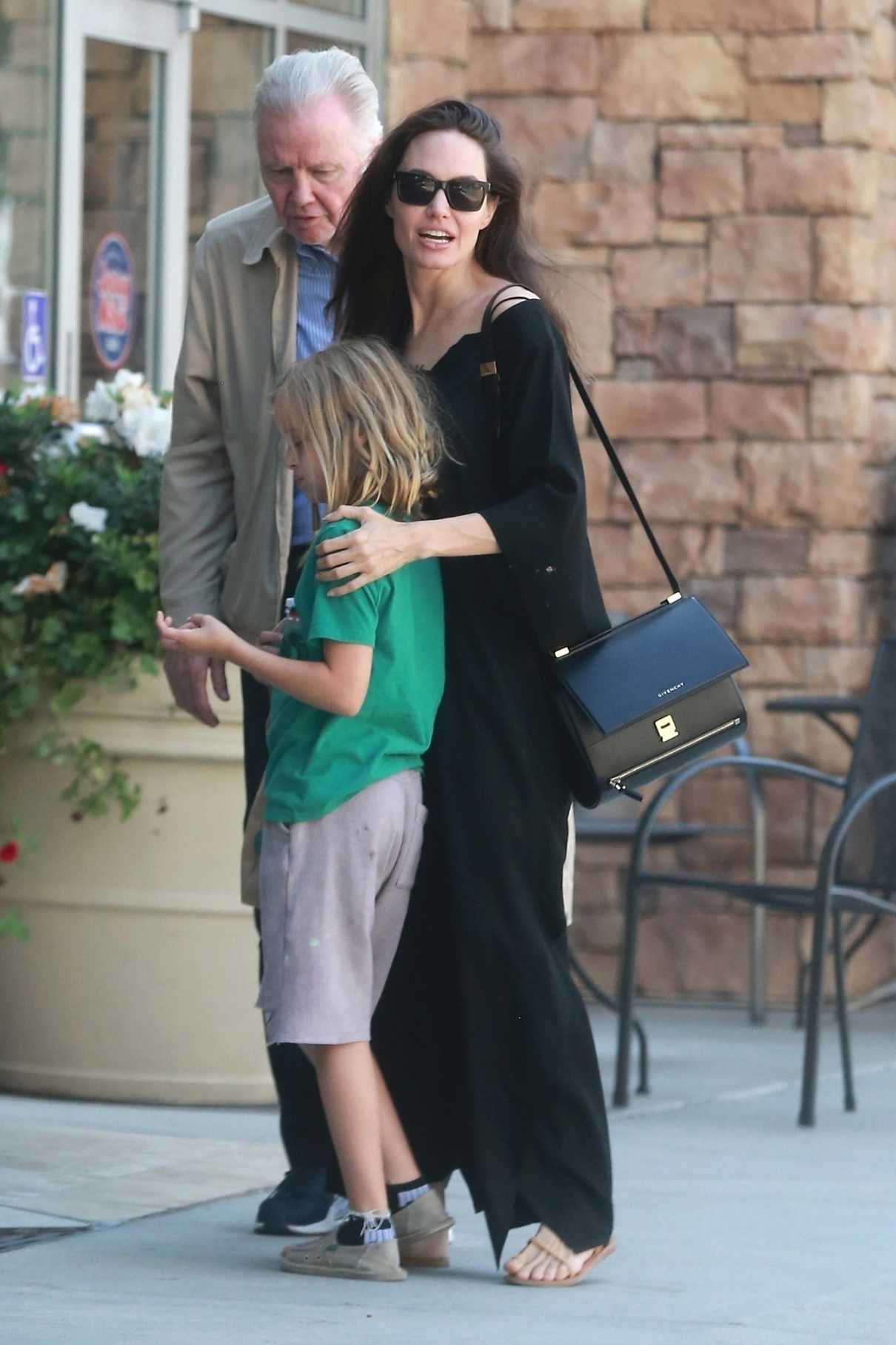 Angelina Jolie and Jon Voight Take Vivian to Color Me Mine in Sherman Oaks 08/12/2017-3