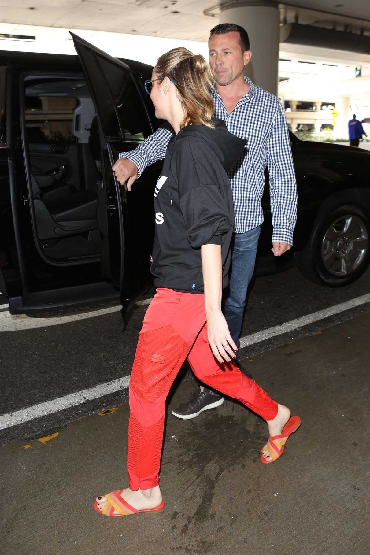 Brie Larson Was Seen at LAX Airport in Los Angeles 07/31/2017-4