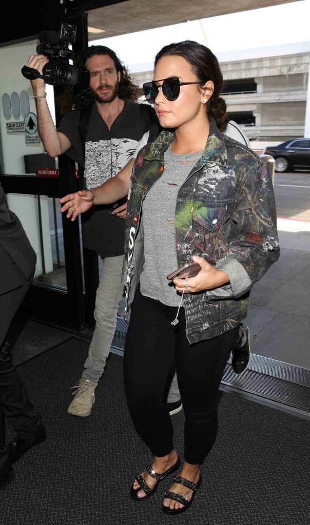Demi Lovato Was Seen at LAX Airport in Los Angeles 08/14/2017-1