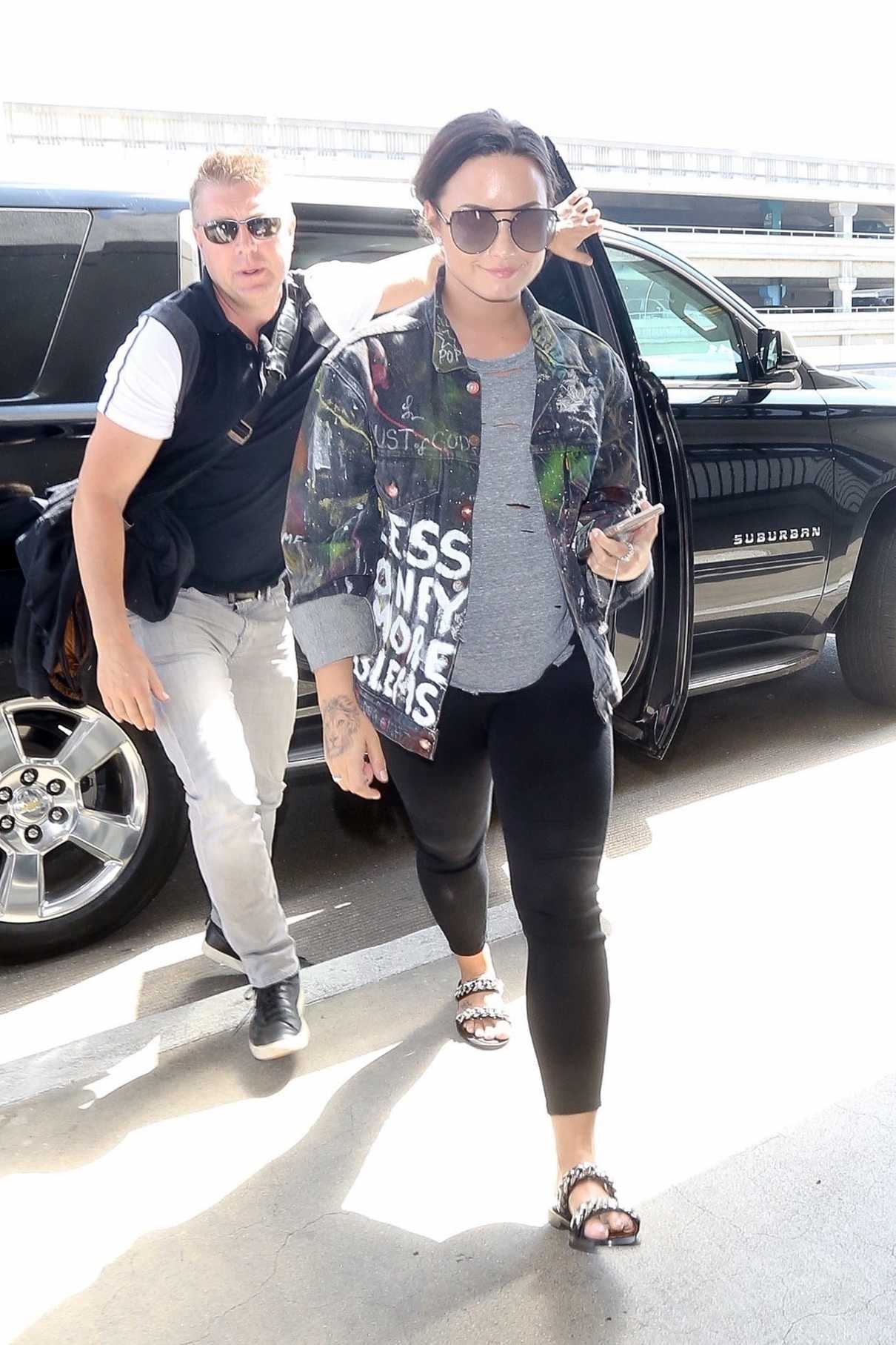 Demi Lovato Was Seen at LAX Airport in Los Angeles 08/14/2017-4