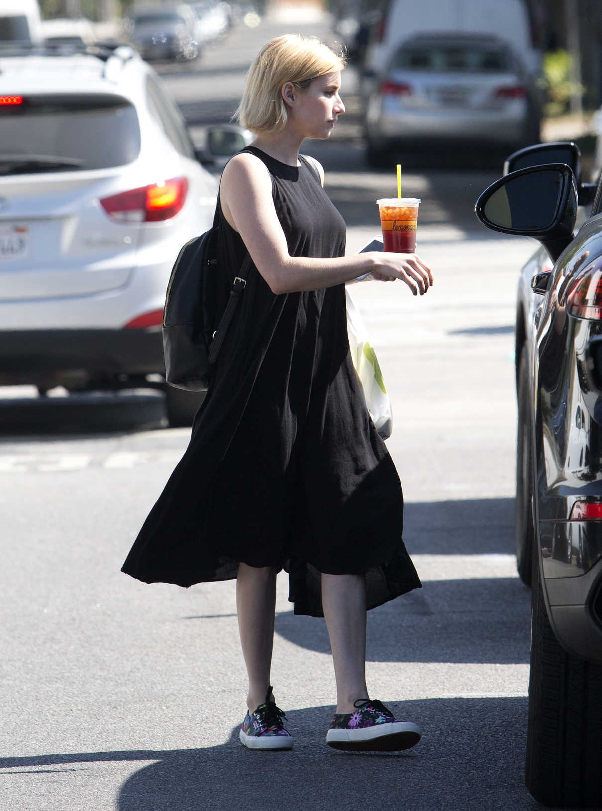 Emma Roberts Picks up Food and a Drink at Lemonade Cafe in Beverly Hills 08/14/2017-2