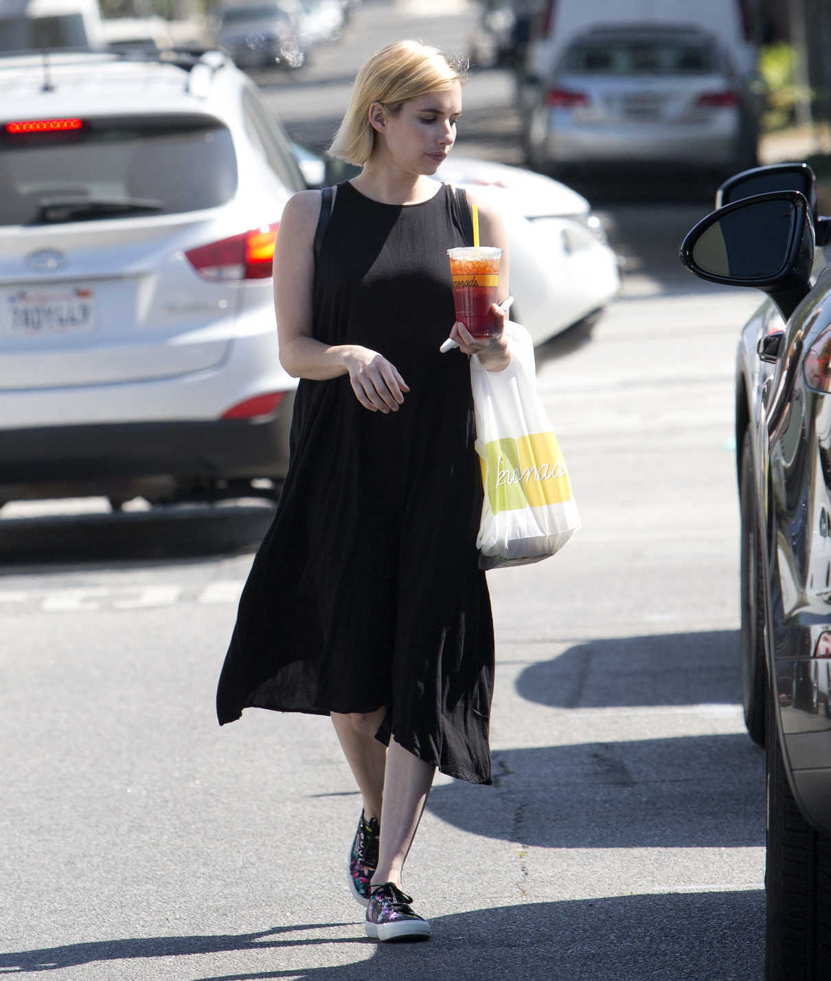 Emma Roberts Picks up Food and a Drink at Lemonade Cafe in Beverly Hills 08/14/2017-4