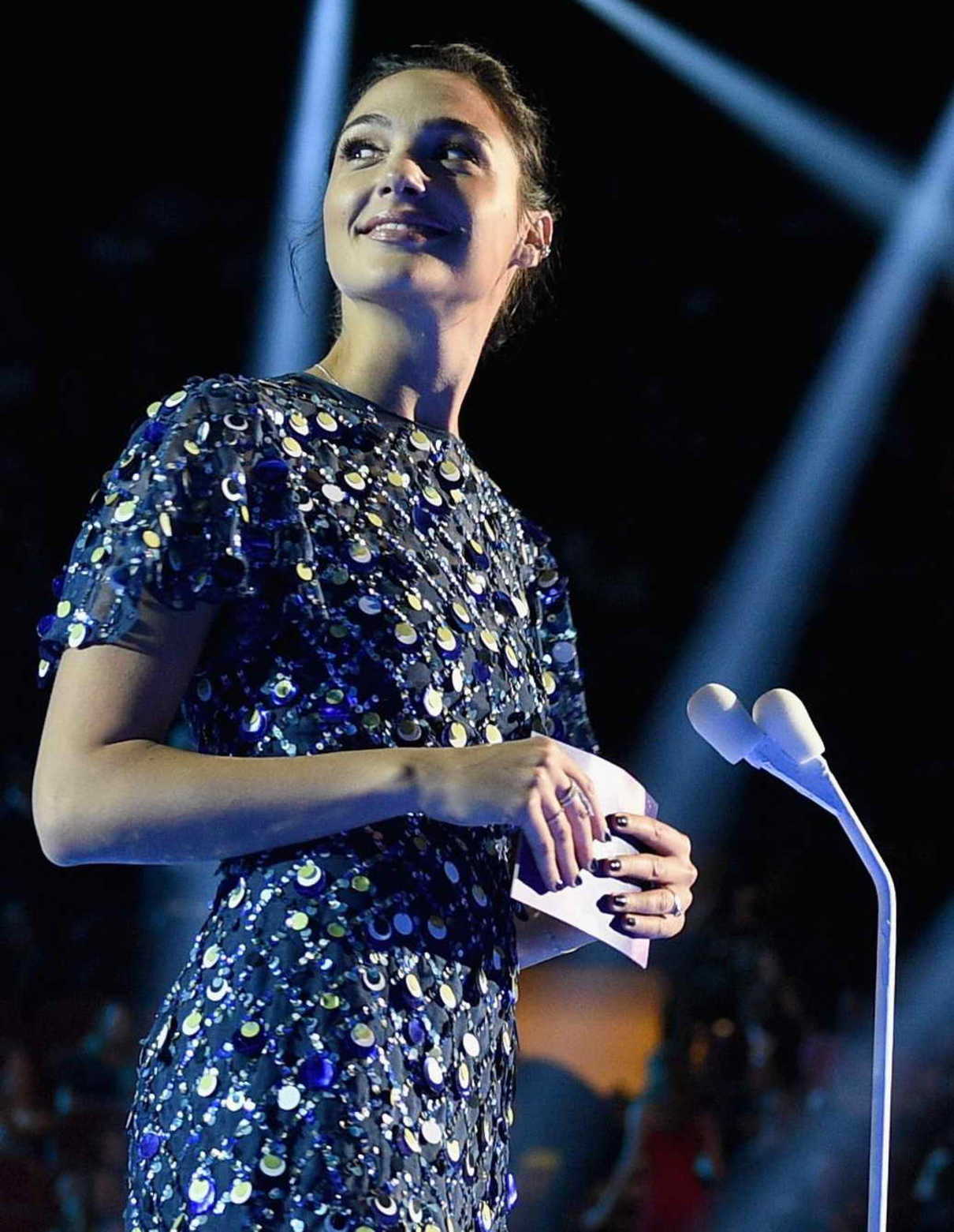 Gal Gadot at the 2017 MTV Video Music Awards in Los Angeles 08/27/2017-5