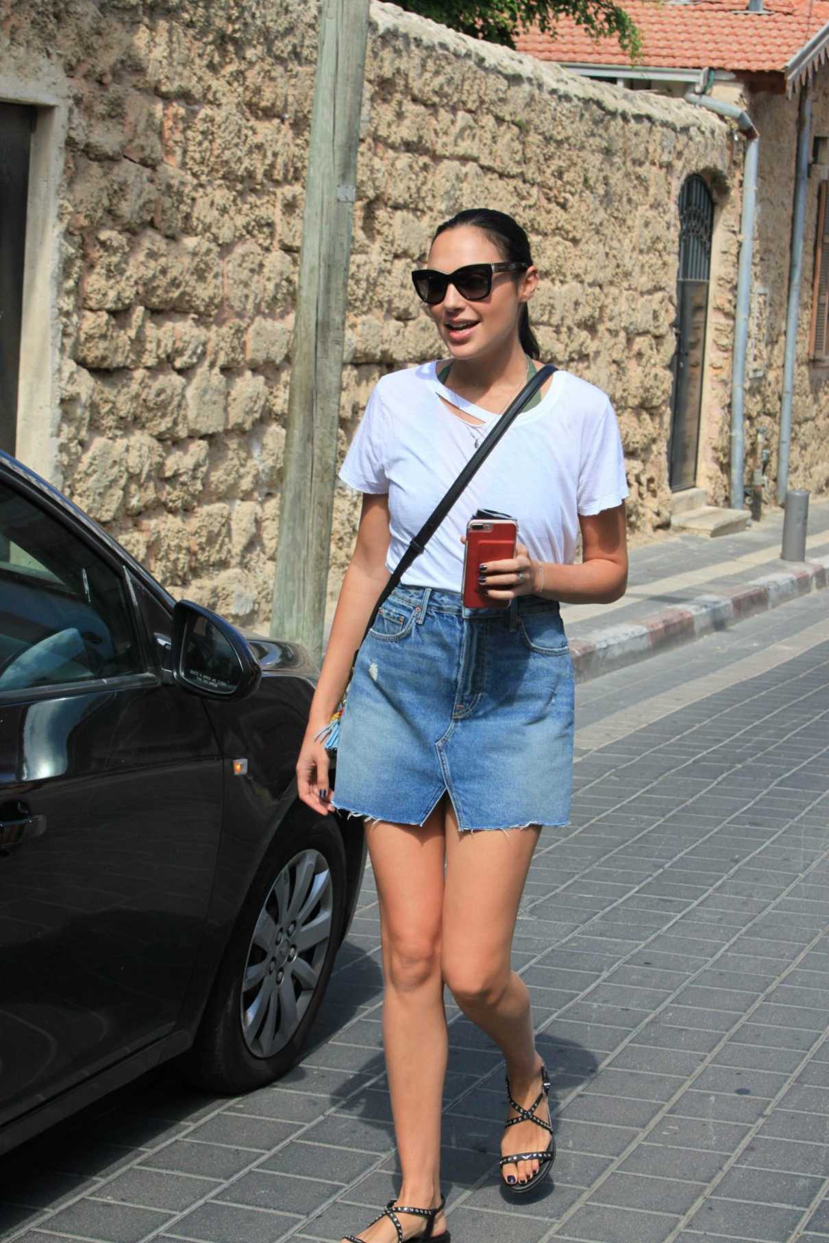 Gal Gadot Was Seen Out in Tel Aviv 08/30/2017-2