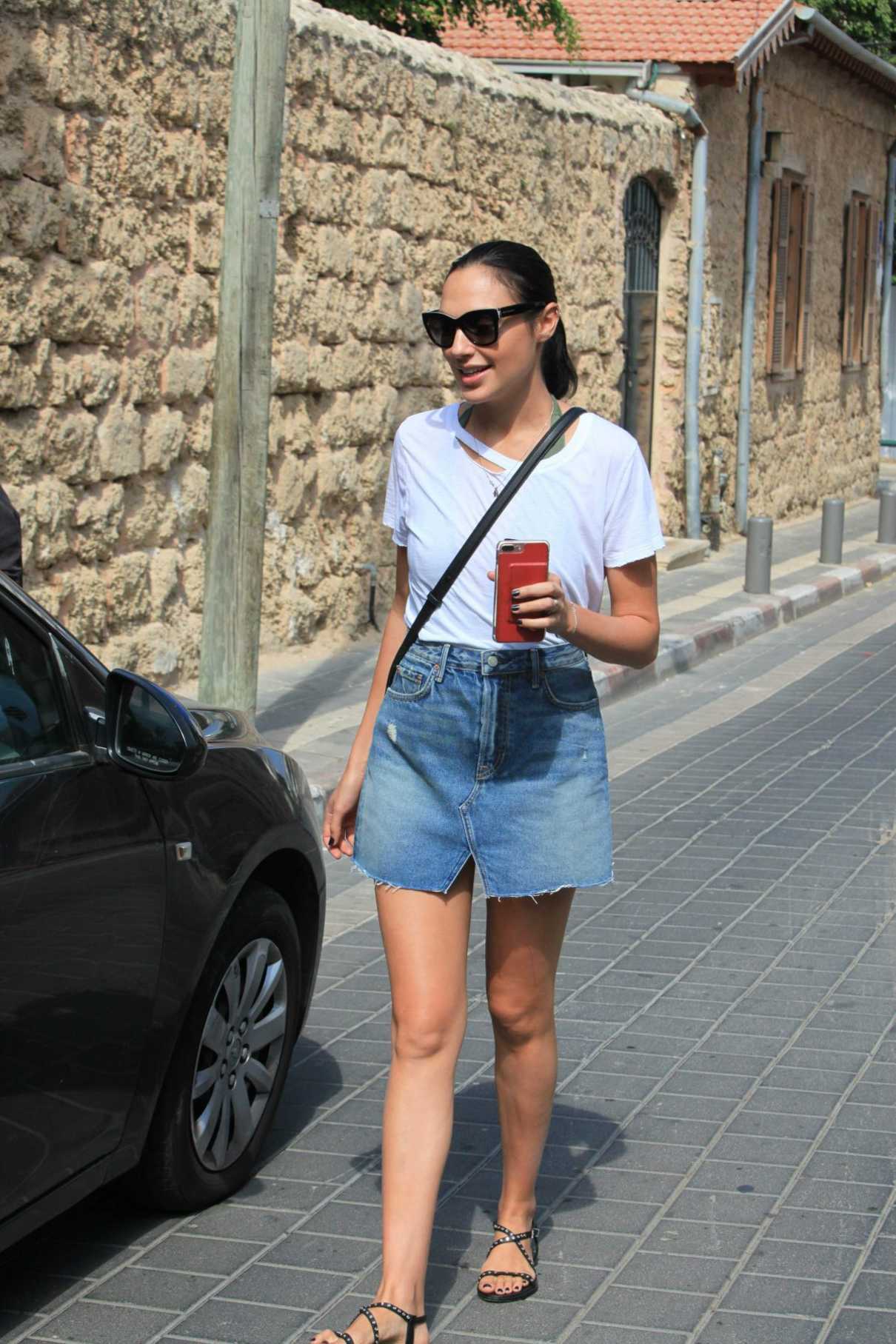 Gal Gadot Was Seen Out in Tel Aviv 08/30/2017-3