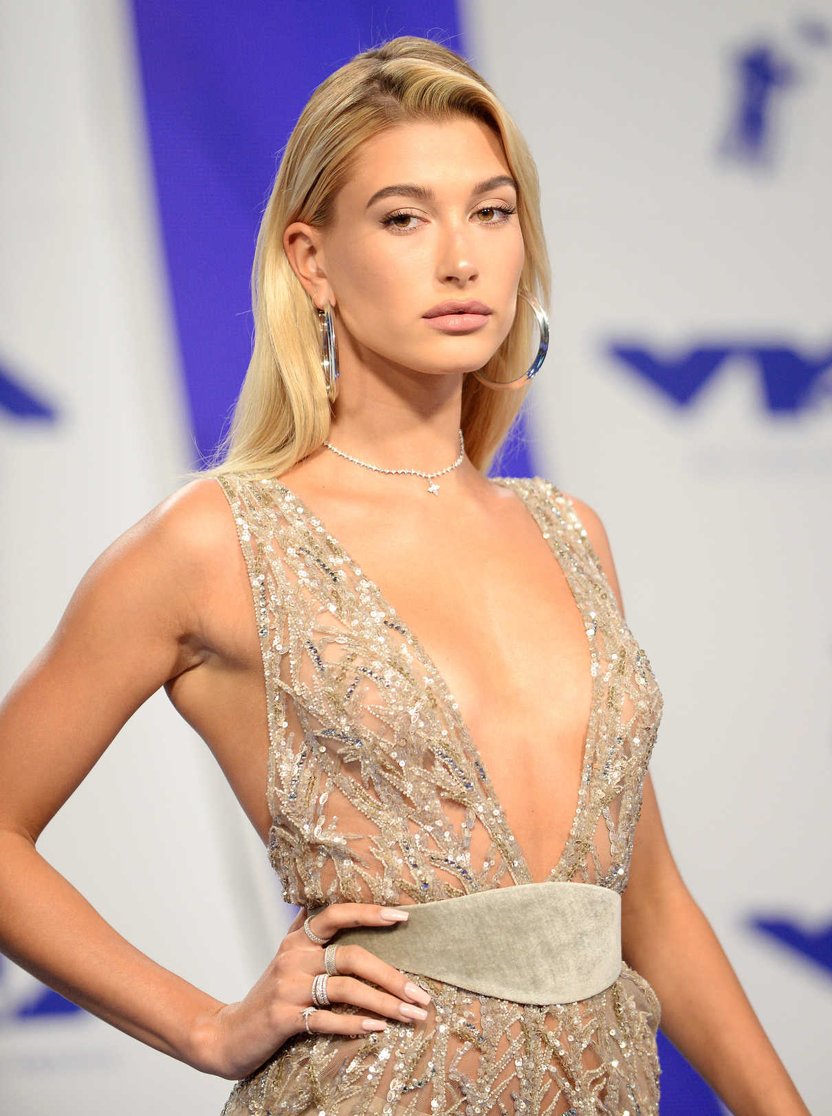 Hailey Baldwin at the 2017 MTV Video Music Awards in Los Angeles 08/27/2017-5