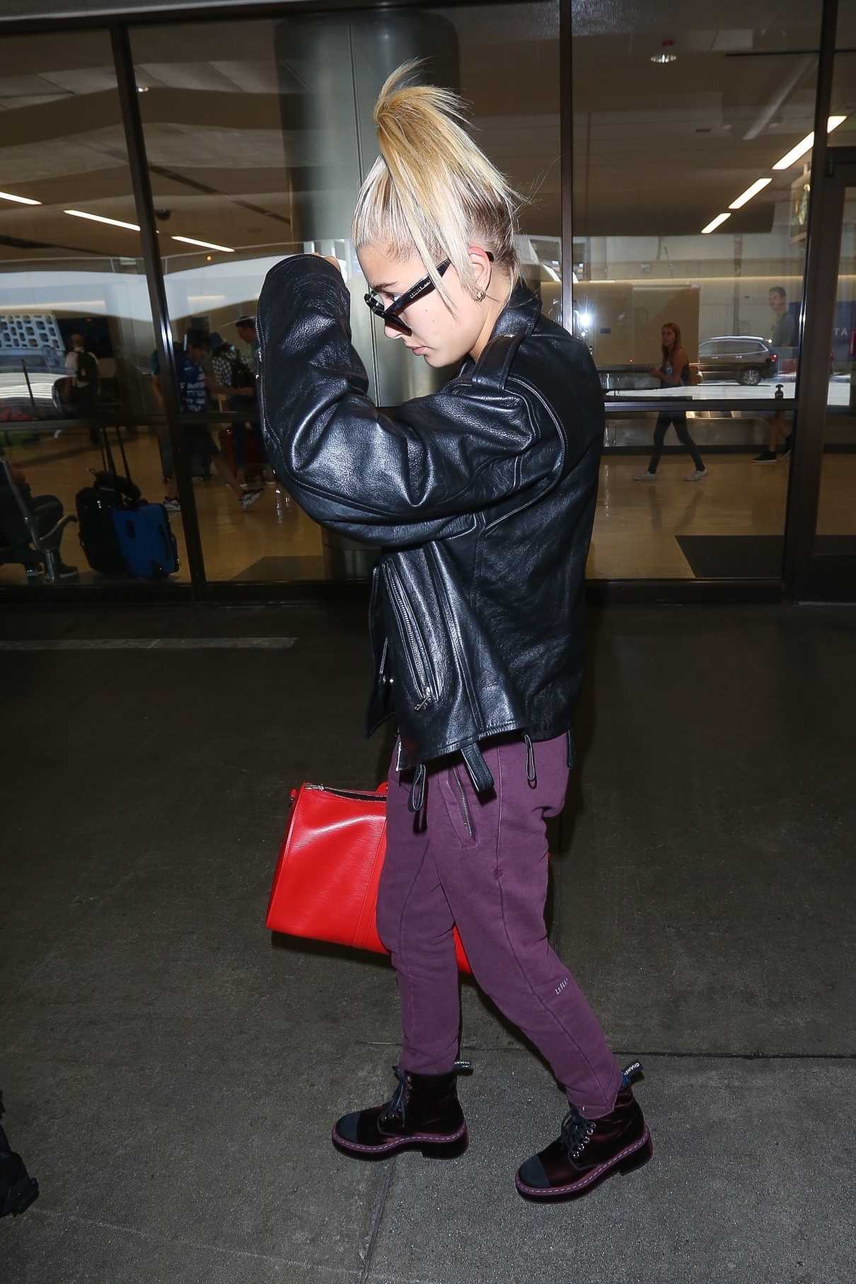 Hailey Baldwin Was Seen at LAX Airport in LA 08/03/2017-4