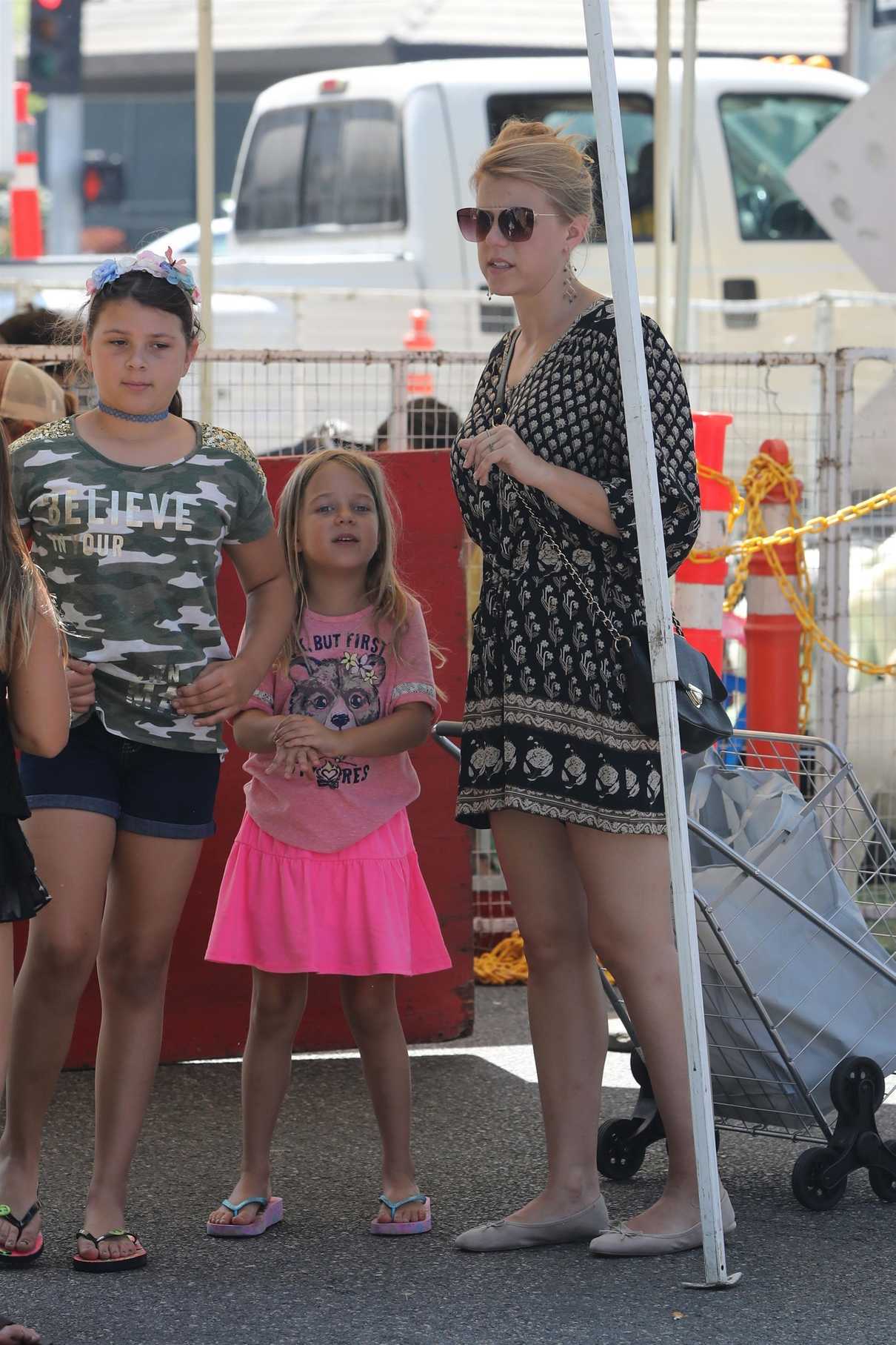 Jodie Sweetin Was Seen at the Farmer's Market in Studio City 08/13/2017-4