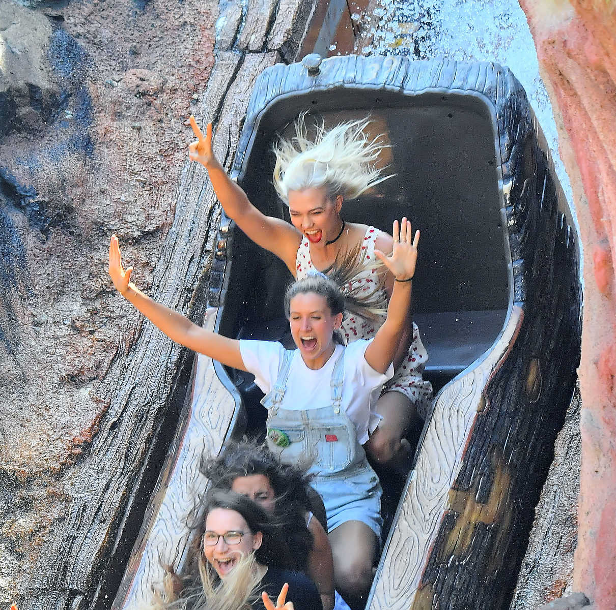 Karlie Kloss Celebrates Her 25th Birthday at Disneyland in Anaheim 08/04/2017-3