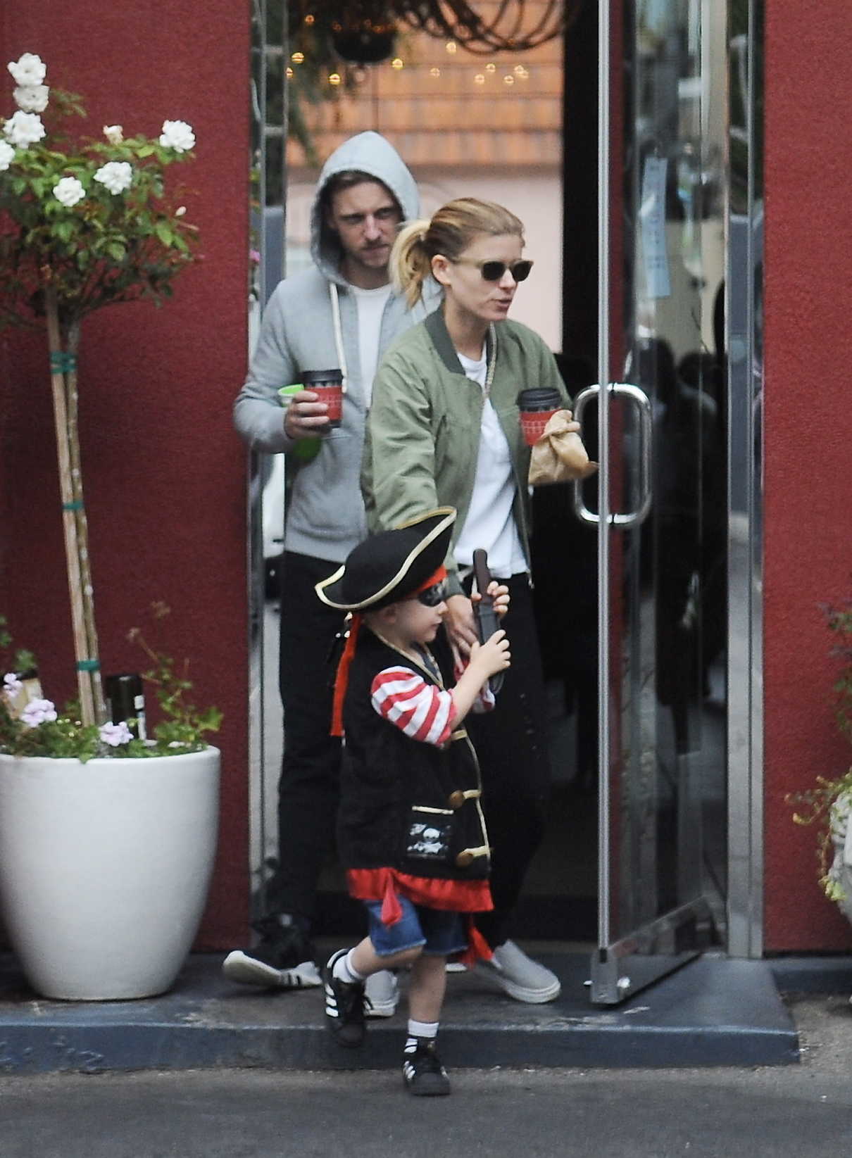 Kate Mara Was Spotted at LA Mill Coffee With Jamie Bell and His Son in LA 08/15/2017-2