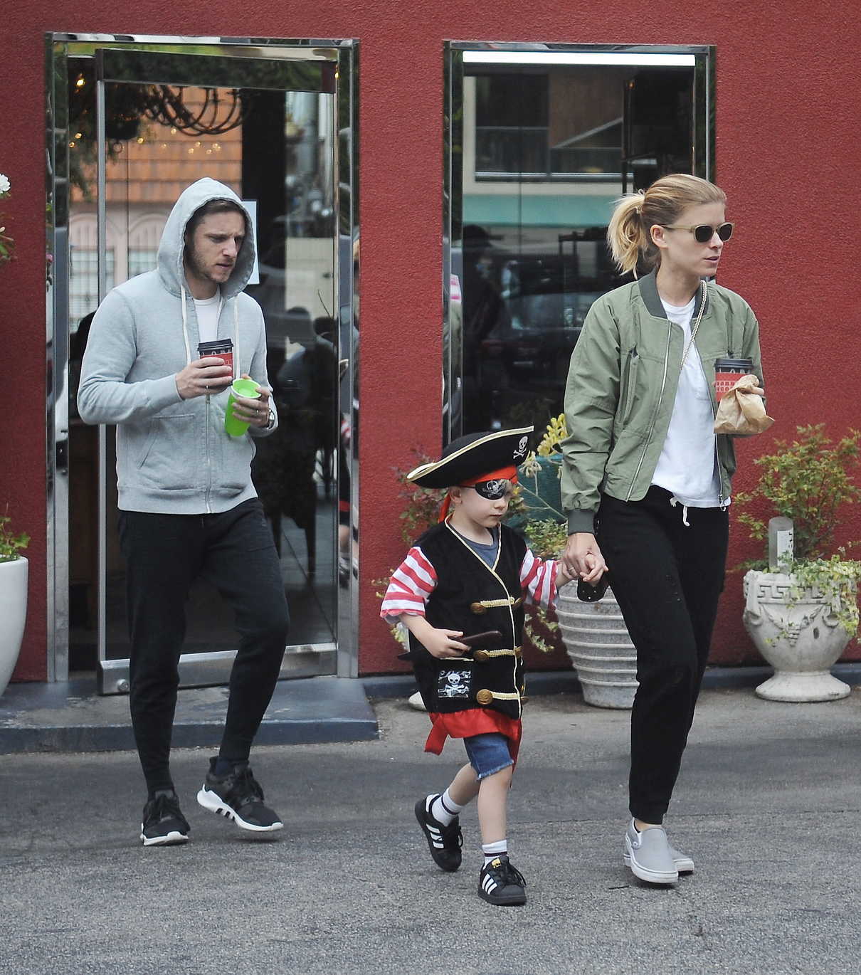Kate Mara Was Spotted at LA Mill Coffee With Jamie Bell and His Son in LA 08/15/2017-5