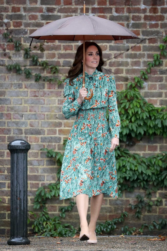 Kate Middleton Visits the Sunken Garden at Kensington Palace in London 08/30/2017-1