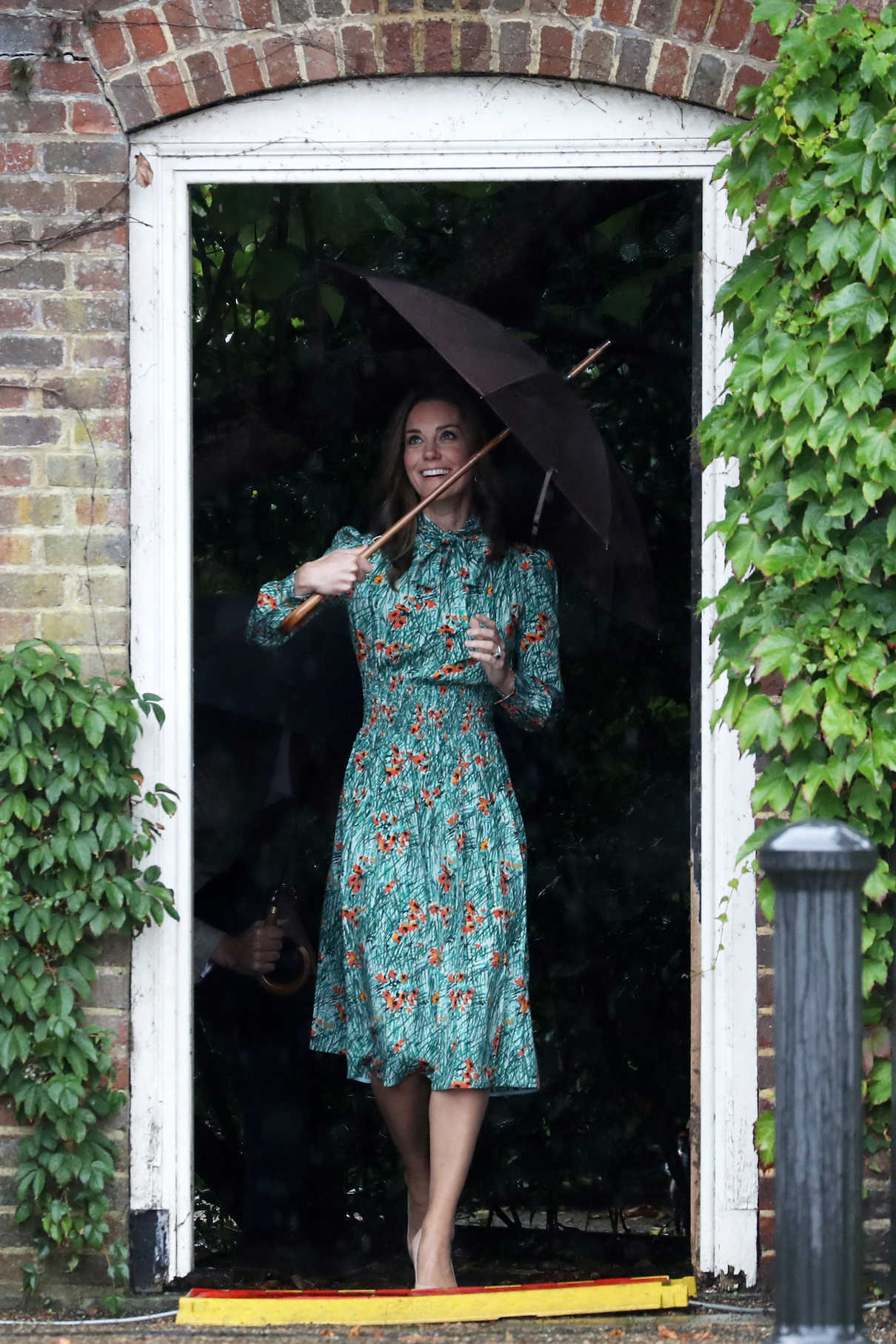 Kate Middleton Visits the Sunken Garden at Kensington Palace in London 08/30/2017-3