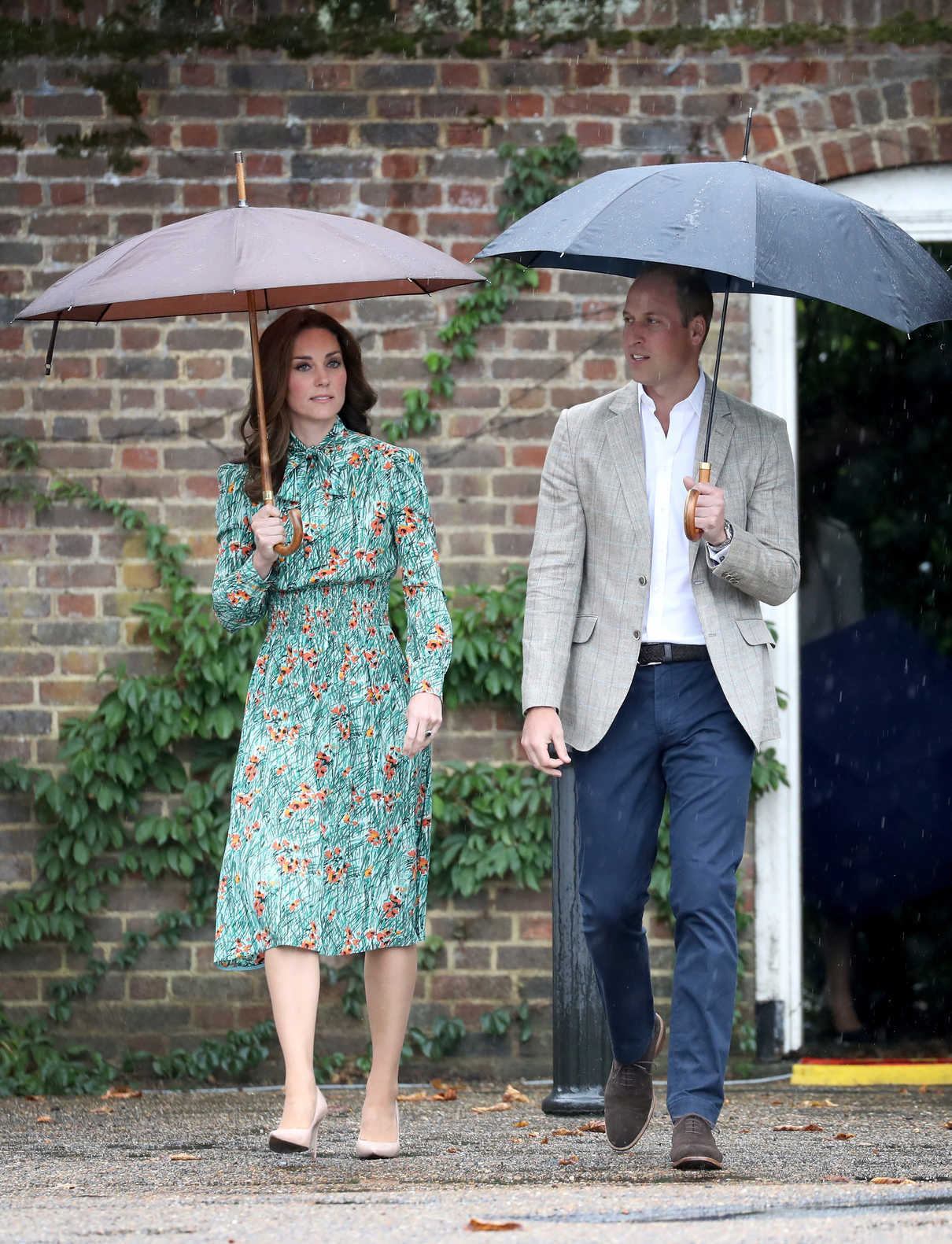 Kate Middleton Visits the Sunken Garden at Kensington Palace in London 08/30/2017-5