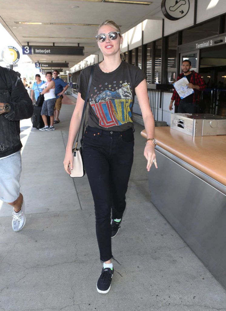 Kate Upton at LAX Airport in Los Angeles 08/10/2017-1