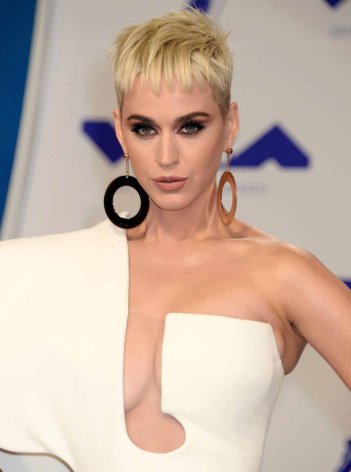 Katy Perry at the 2017 MTV Video Music Awards in Los Angeles 08/27/2017-5