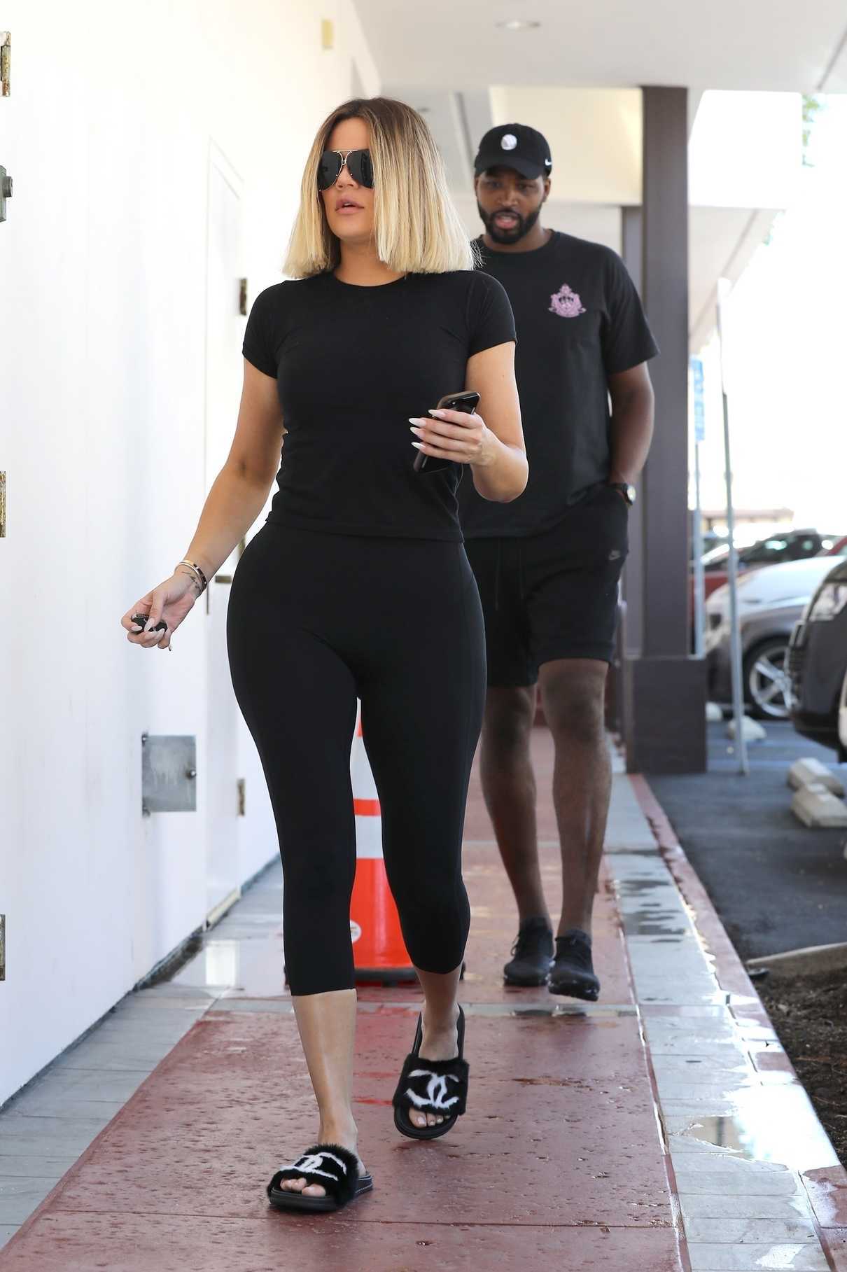 Khloe Kardashian Heads to a Laser Clinic in Los Angeles 08/11/2017-2