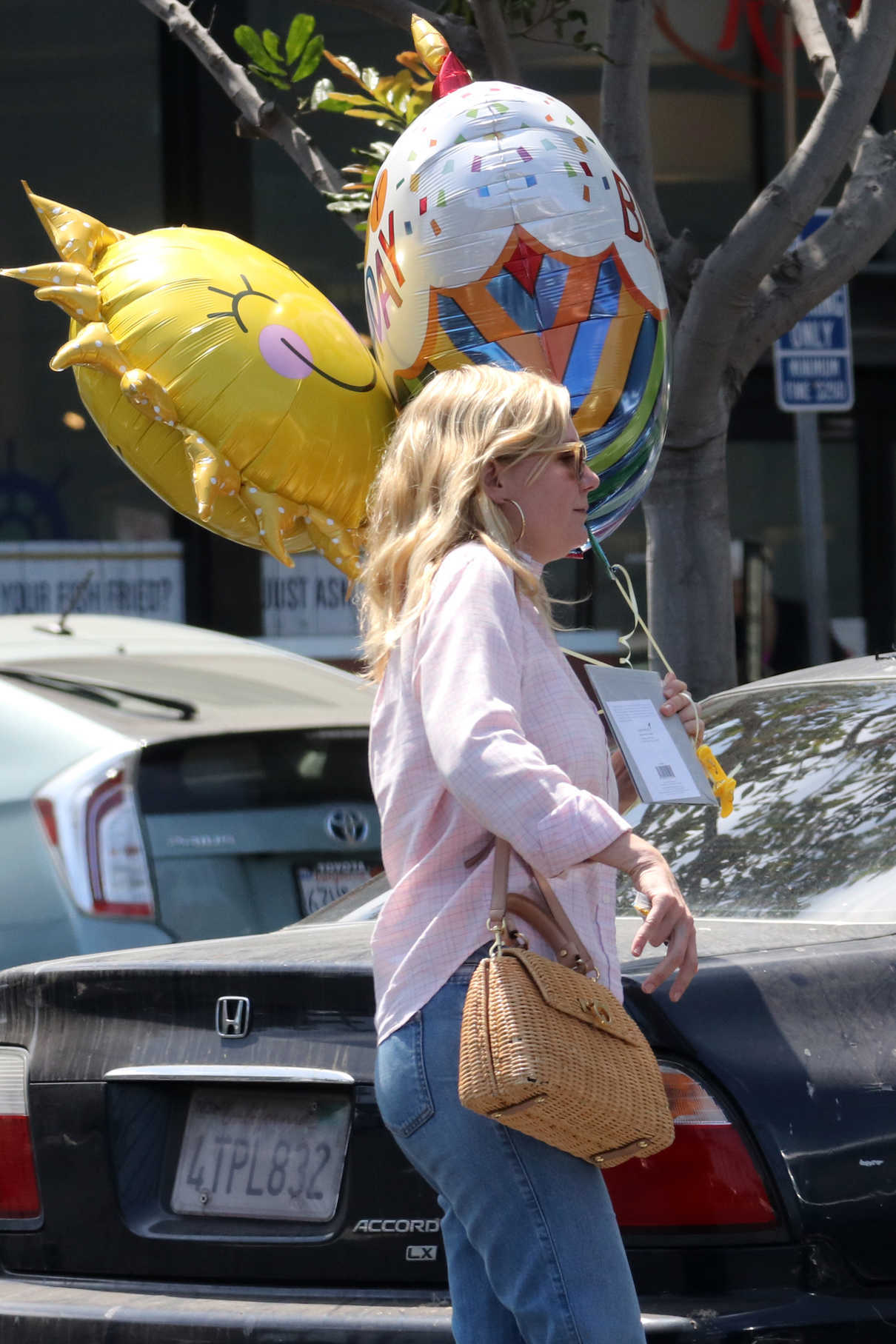 Kirsten Dunst Carries Some Birthday Balloons in LA 08/23/2017-4