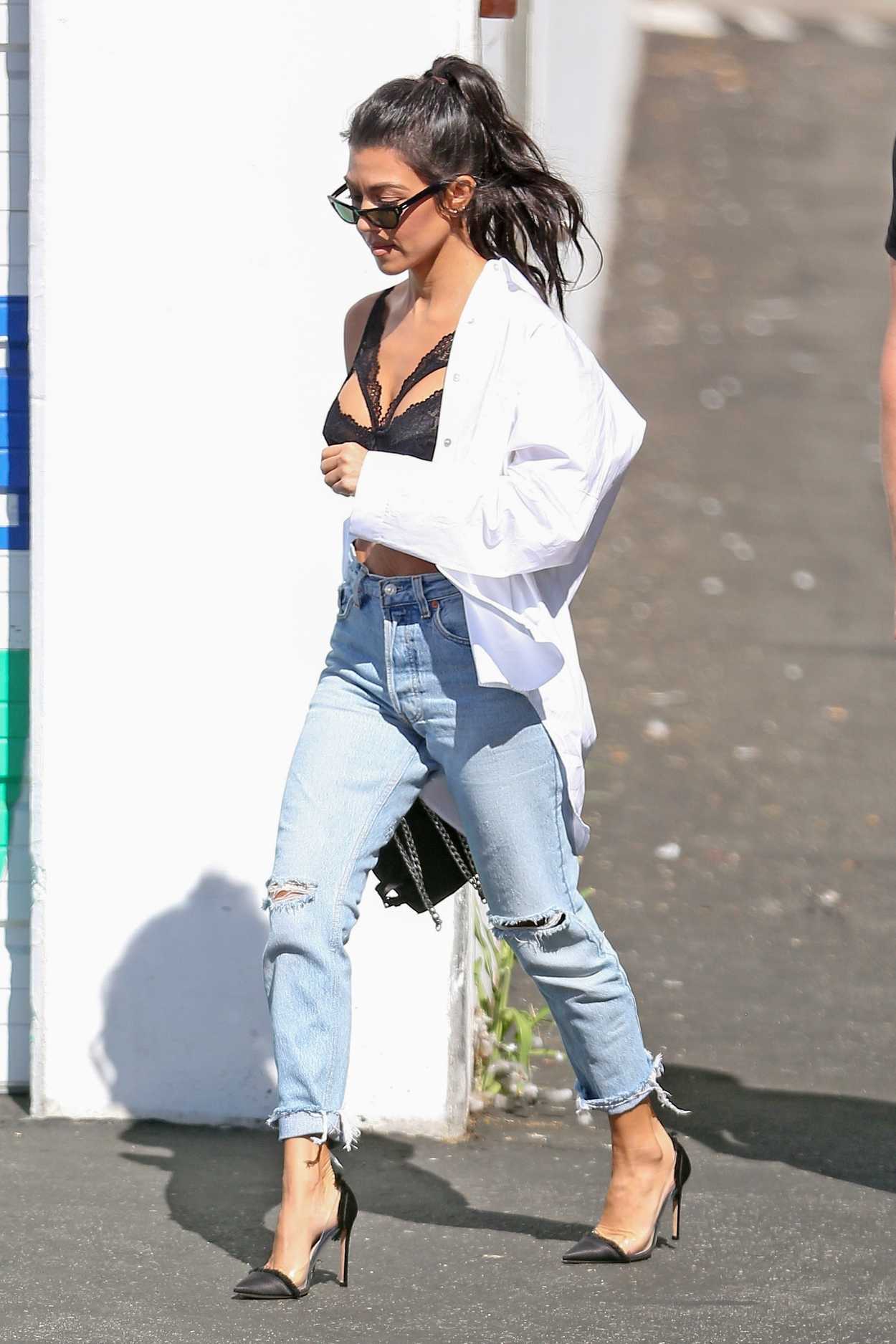 Kourtney Kardashian Arrives at Independence Studio in California 08/18/2017-3