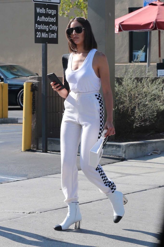 Olivia Culpo Wears All White Ensemble Out in LA 08/04/2017-1