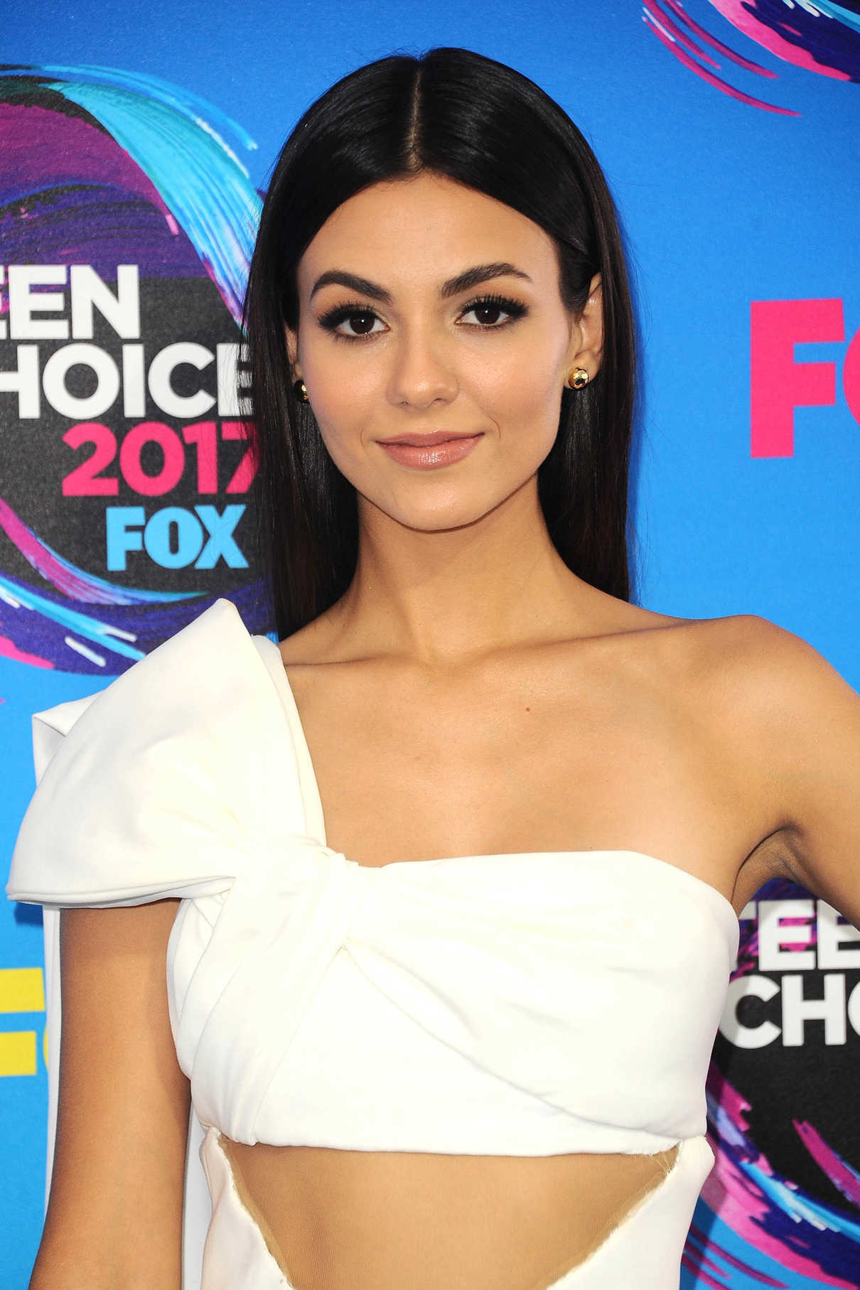 Victoria Justice at 2017 Teen Choice Awards in Los Angeles 08/13/2017-5