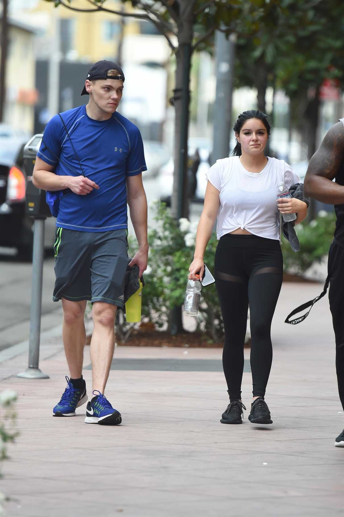 Ariel Winter Hits the Gym With Levi Meaden in LA 09/14/2017-5