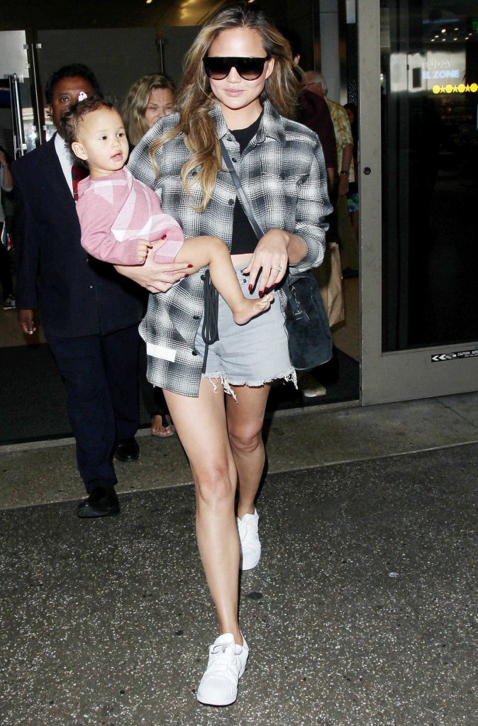Chrissy Teigen Arrives at LAX Airport in LA With Her Daughter Luna 09/15/2017-1