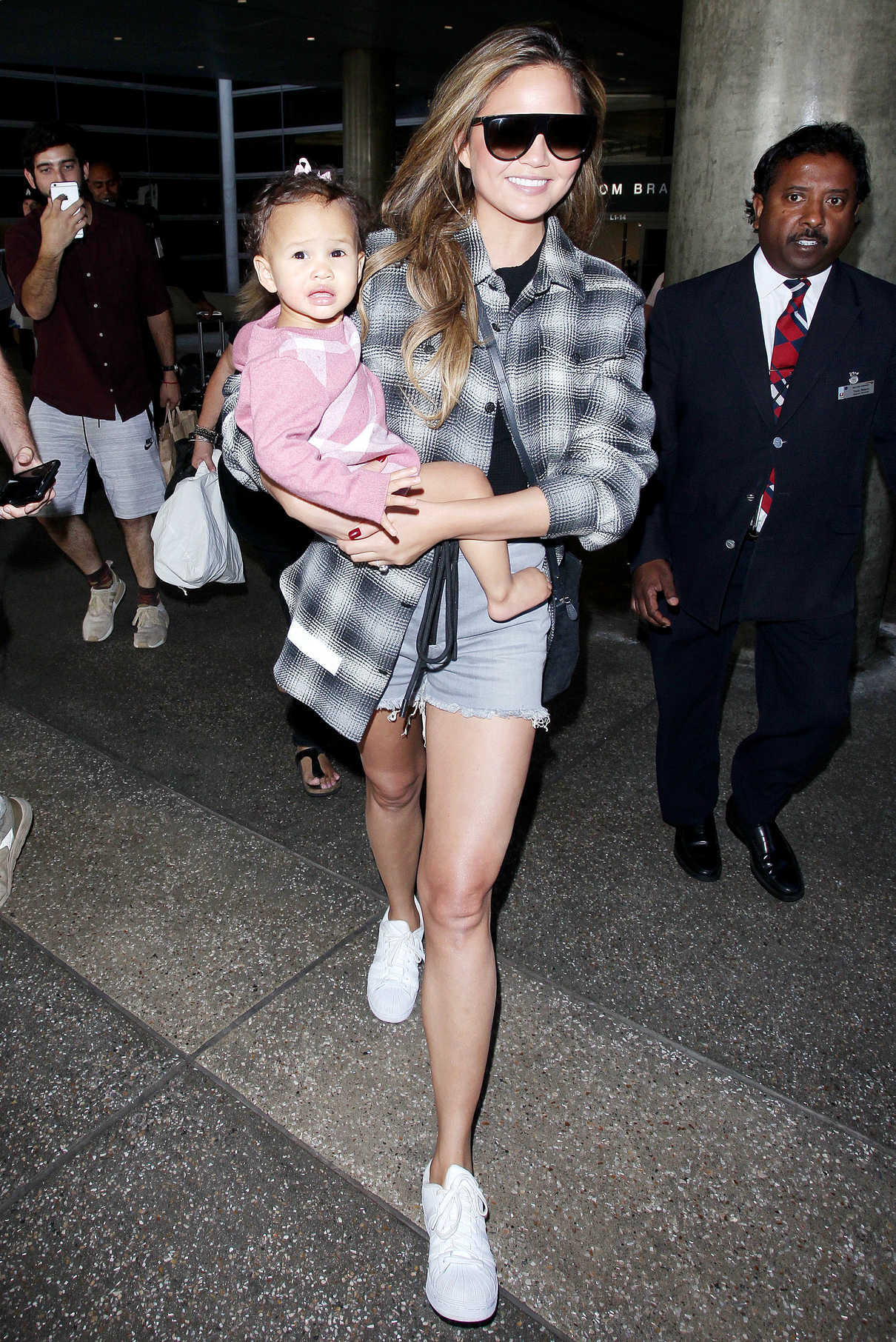 Chrissy Teigen Arrives at LAX Airport in LA With Her Daughter Luna 09/15/2017-4