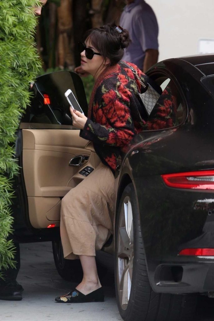 Dakota Johnson Arrives at the Sunset Tower Hotel in West Hollywood 09/16/2017-1