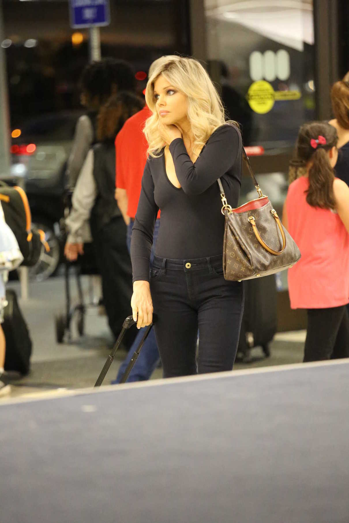 Donna D'Errico Arrives at LAX Airport in Los Angeles 09/01/2017-4