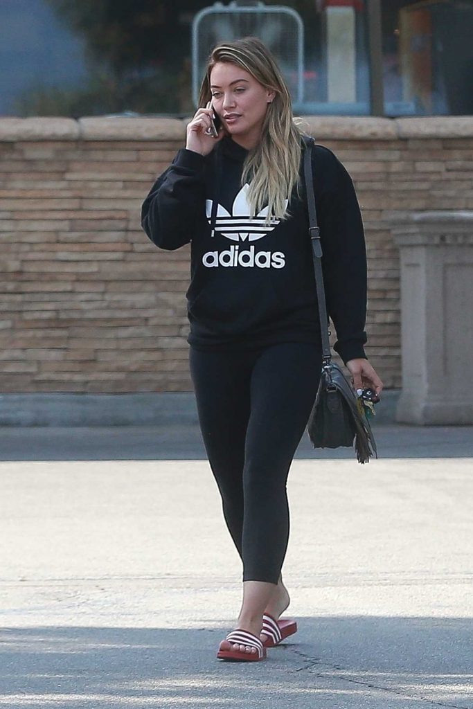 Hilary Duff Chats on the Phone in Studio City 09/08/2017-1