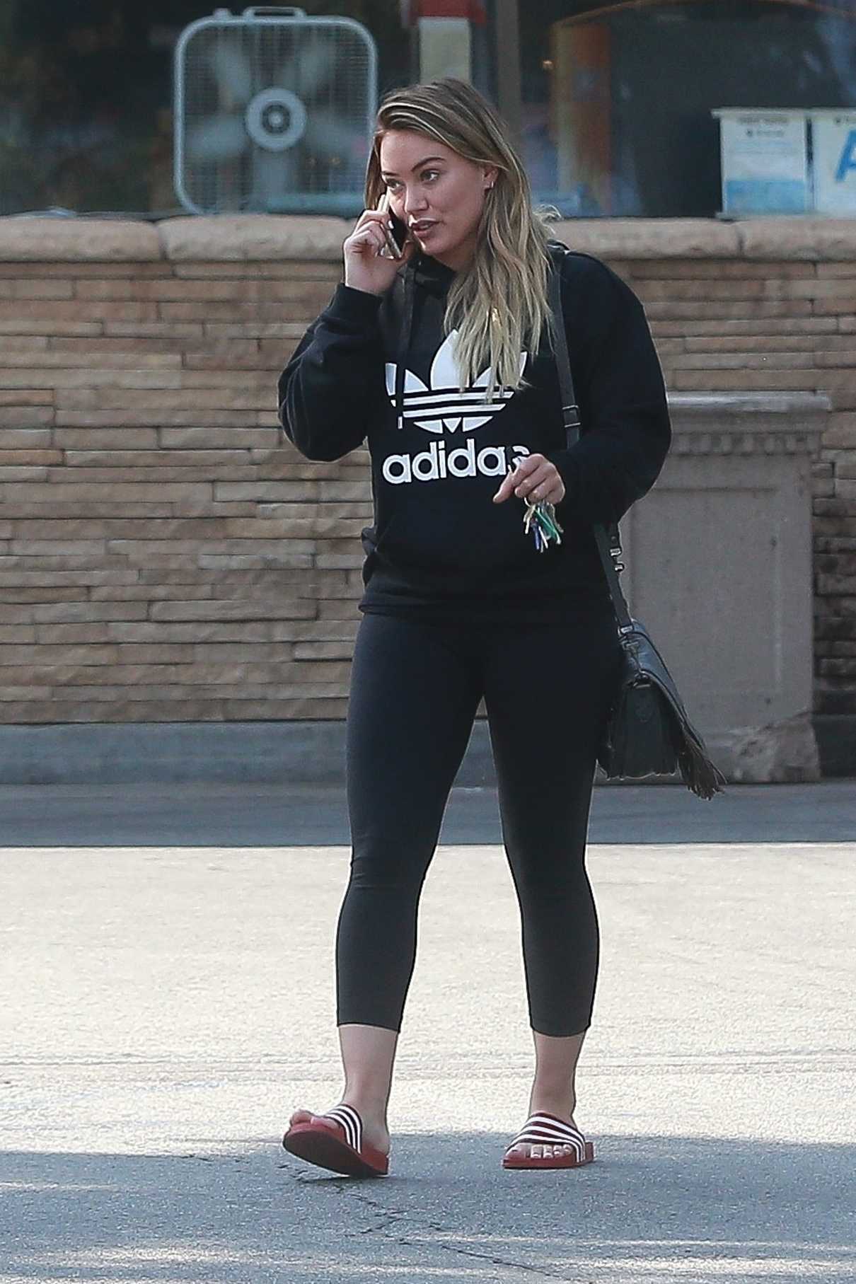 Hilary Duff Chats on the Phone in Studio City 09/08/2017-2