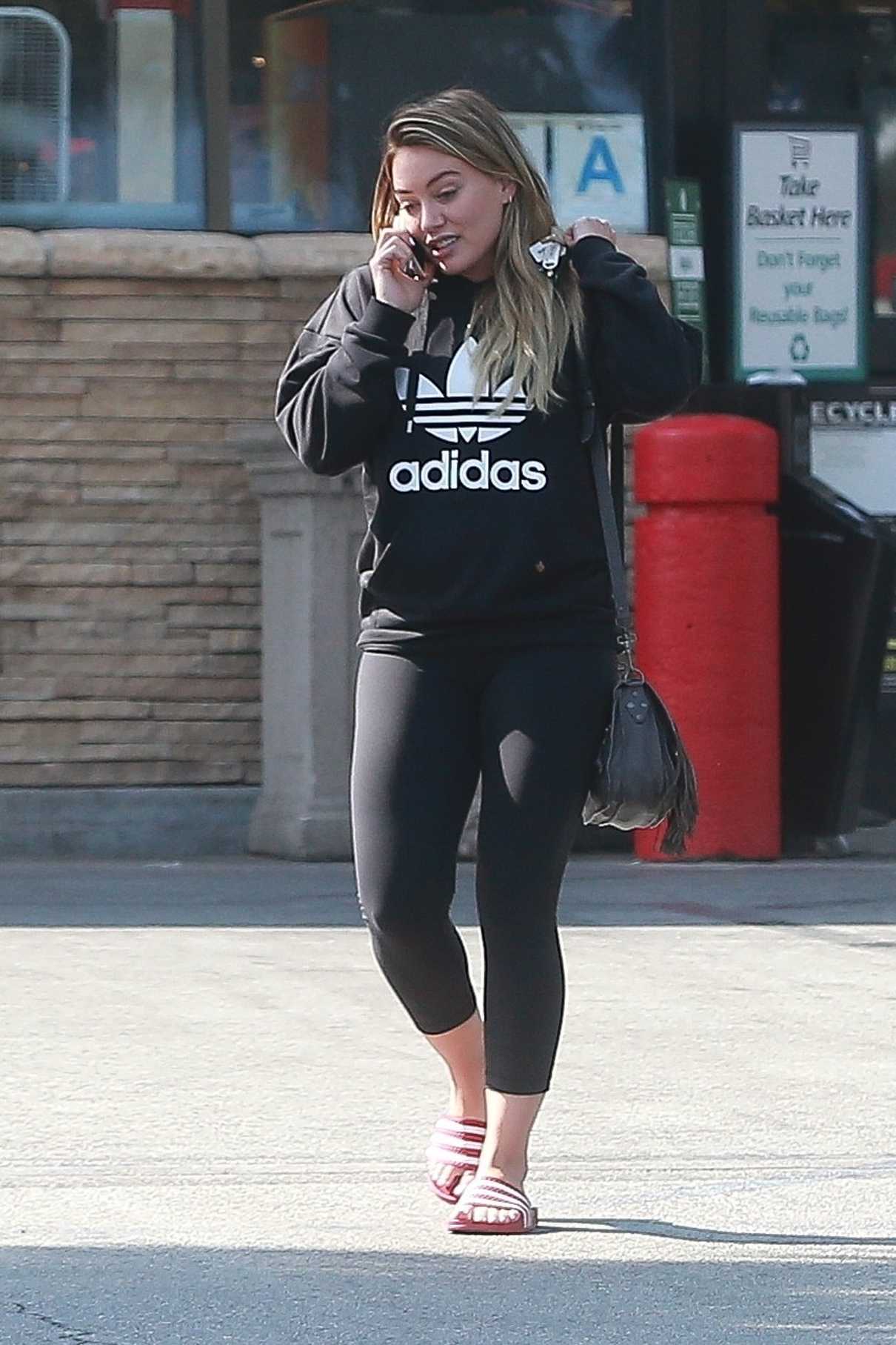 Hilary Duff Chats on the Phone in Studio City 09/08/2017-4