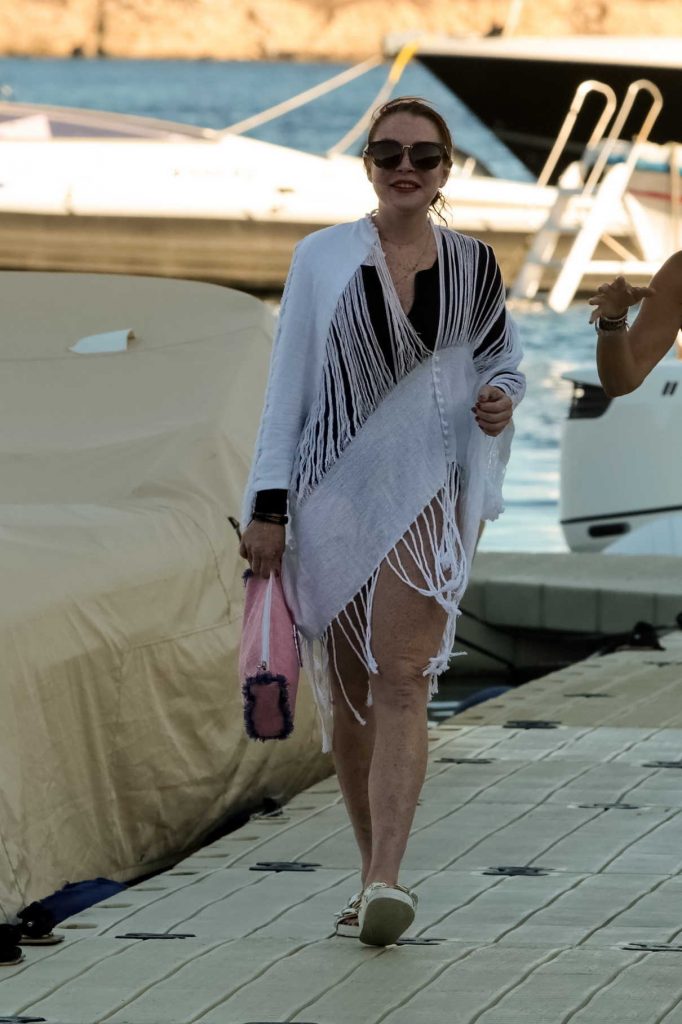 Lindsay Lohan Leaves a Yacht on Mykonos Island 09/04/2017-1