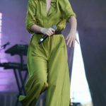 Lorde Performs at iHeartRadio Beach Ball Summer Concert in Vancouver 09/03/2017
