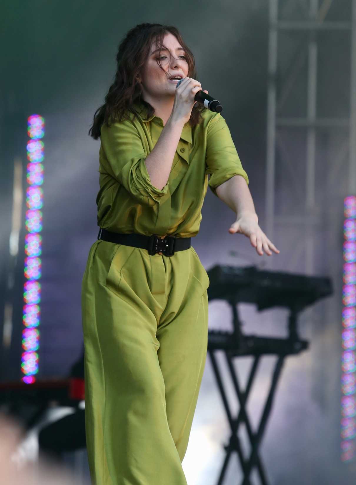 Lorde Performs at iHeartRadio Beach Ball Summer Concert in Vancouver 09/03/2017-2