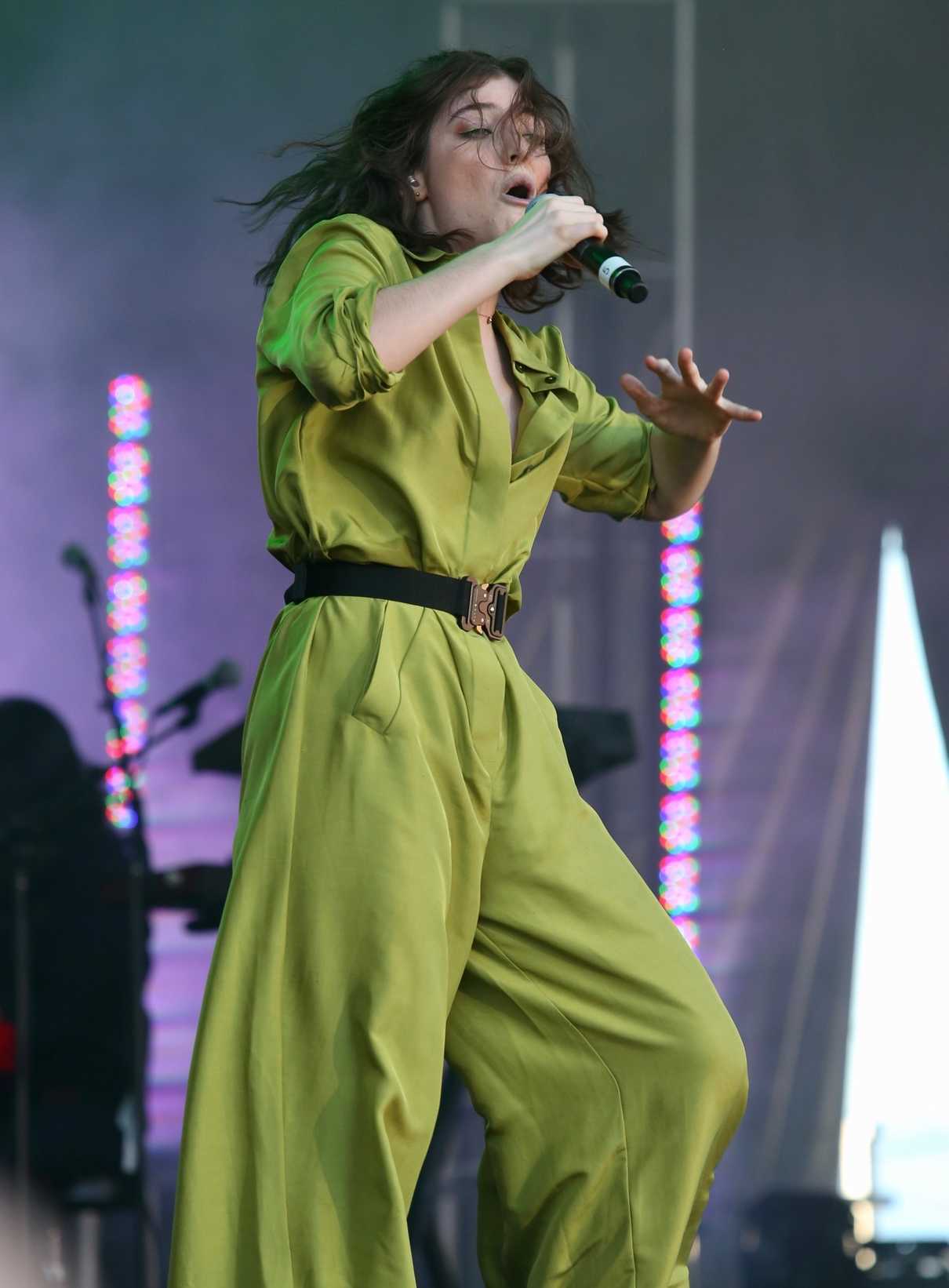Lorde Performs at iHeartRadio Beach Ball Summer Concert in Vancouver 09/03/2017-4