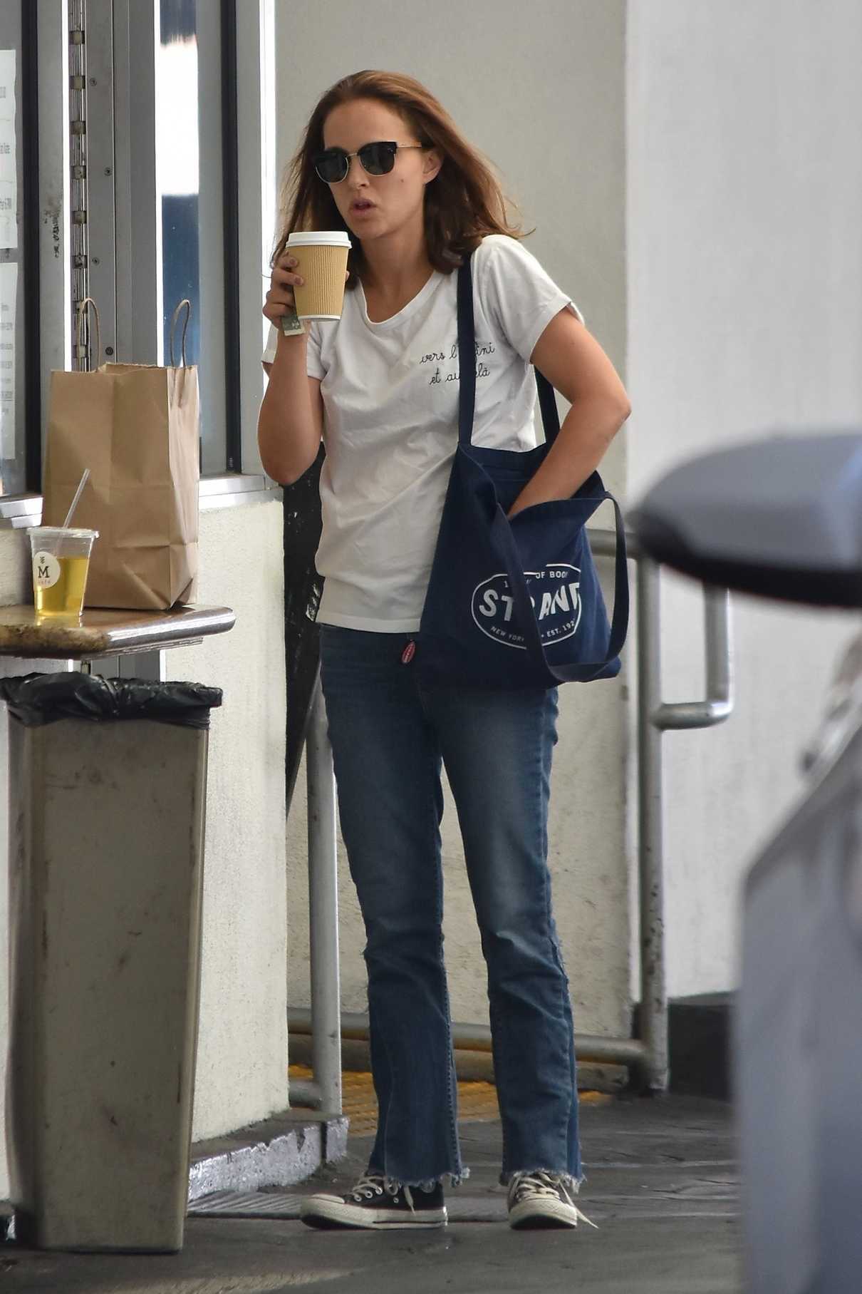 Natalie Portman Leaves M Cafe in Beverly Hills 09/25/2017-3