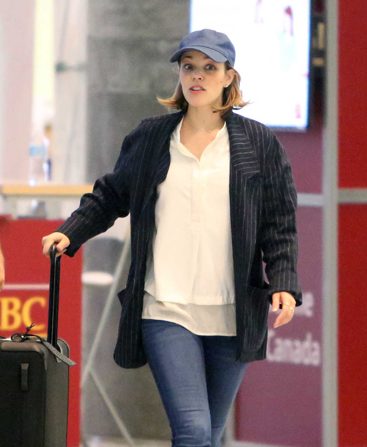 Rachel McAdams Arrives at the Airport in Toronto 09/05/2017-2