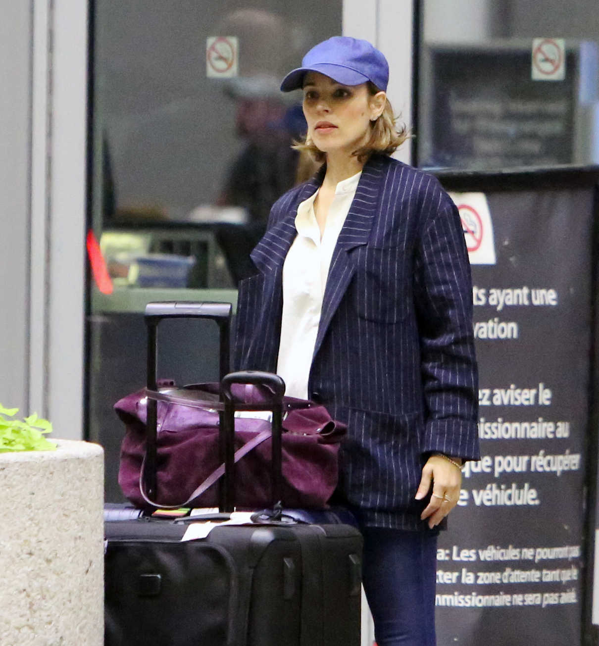 Rachel McAdams Arrives at the Airport in Toronto 09/05/2017-5