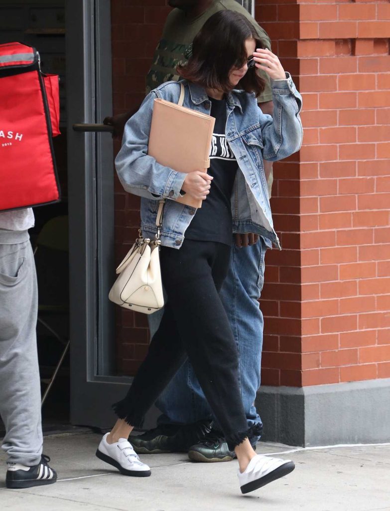 Selena Gomez Leaves Her Apartment in New York 09/18/2017-1